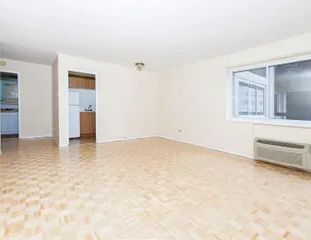 1 room apartment of 53m² in Montreal - Photo 1