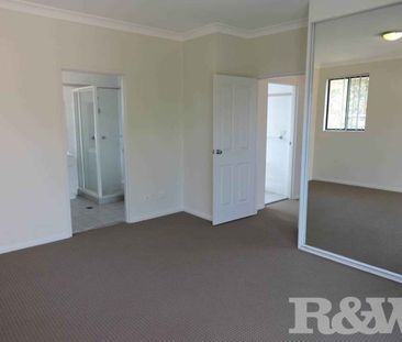 3 BEDROOM TOWNHOUSE IN BOUTIQUE COMPLEX - Photo 2