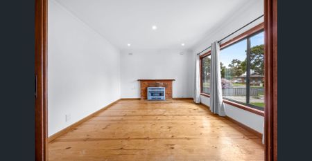 Perfectly Positioned To Public Transport & Stockland Wendouree - Photo 2