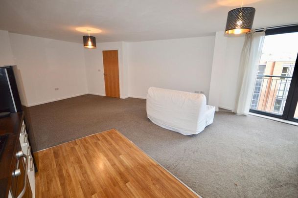 2 bedroom flat to rent - Photo 1
