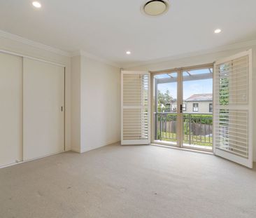 Modern 3-Bedroom Townhouse with North-Facing Courtyard & Double Loc... - Photo 3