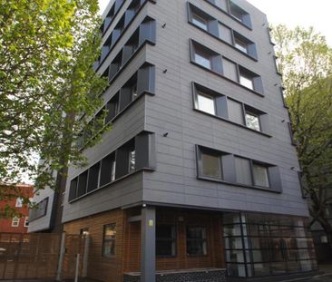 A modern double bedroom luxury apartment located within walking dis... - Photo 6