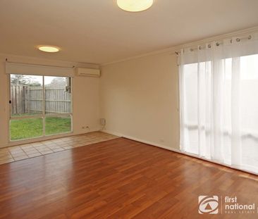 Modern & Convenient 3-Bedroom Home in Cranbourne West - Photo 1