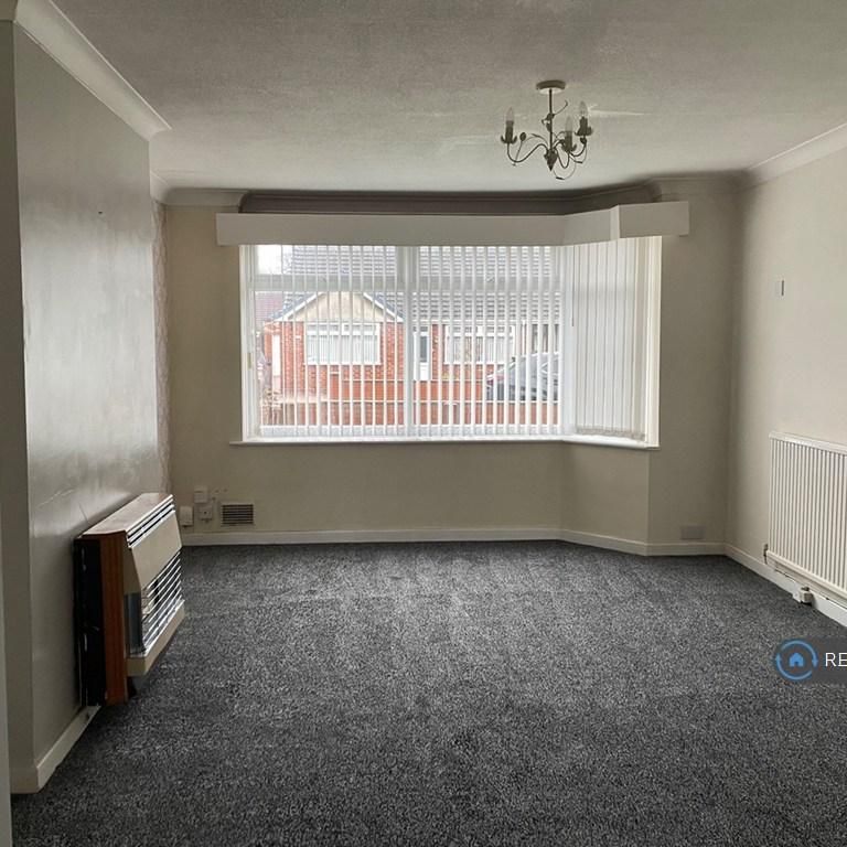 3 bedroom semi-detached house to rent - Photo 1