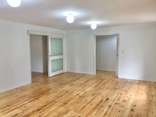 SPACIOUS & CONVENIENT! GREAT LOCATION. - Photo 1