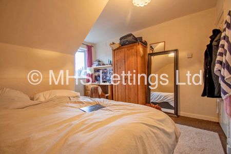 4 Bedroom Mid Terraced House for rent in Hessle Avenue - Photo 2