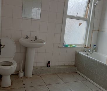 Room in a Shared Flat, Stratford, E15 - Photo 6