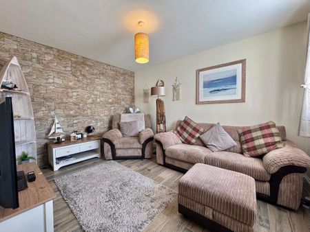 2 bedroom semi-detached house to rent - Photo 5