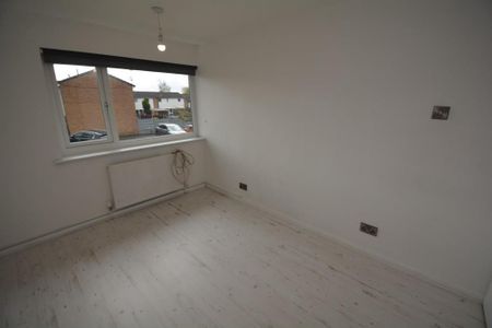 3 bedroom end of terrace house to rent - Photo 4