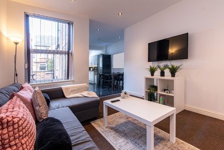 6 Bed Terraced House, Rothesay Avenue, NG7 - Photo 2