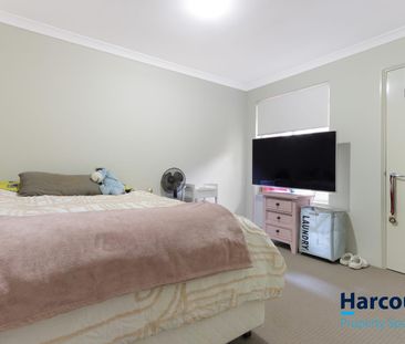 Spacious Family Home Overlooking Parkland - Photo 6