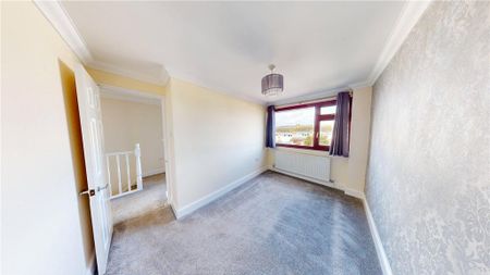 3 bedroom end of terrace house to rent - Photo 3