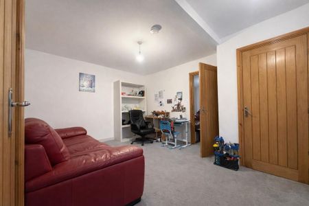 4 bedroom semi-detached house to rent - Photo 2