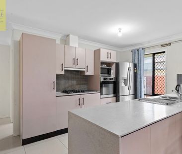 Spacious Family Living in a Convenient Carseldine Location - Photo 6