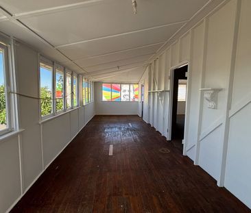 NEAT AND WELL PRESENTED 3 BEDROOM QUEENSLANDER - Photo 5