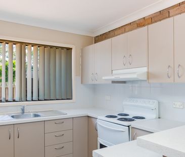 3 BEDROOM LOW MAINTENANCE TOWNHOUSE - Photo 3