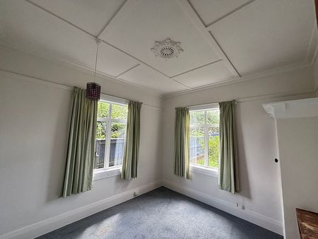 Fully fenced, Large bedrooms, Warm home - Photo 2