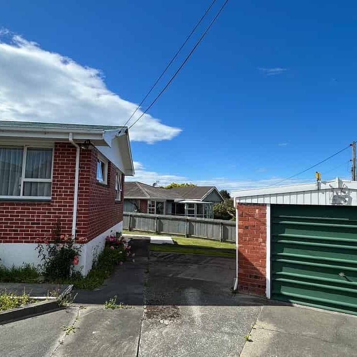 Charming 3BR Home in Marchwiel - Photo 1