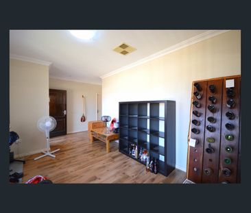 STUNNING 3 BEDROOM FAMILY HOME - Photo 3