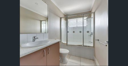 Spacious 3-Bedroom Unit with Resort-Style Facilities – Walk to Griffith University - Photo 4