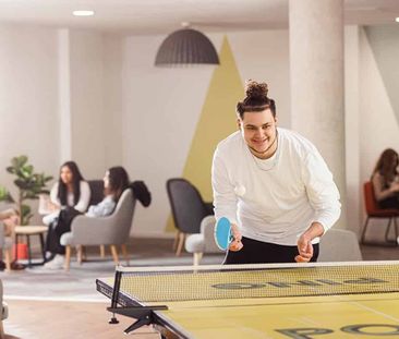 Large High Double Ensuite - Photo 1