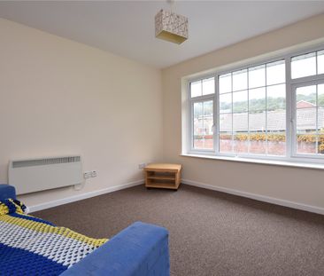 18, Abbeydale Grove, Kirkstall, Leeds, LS5 3RE - Photo 1