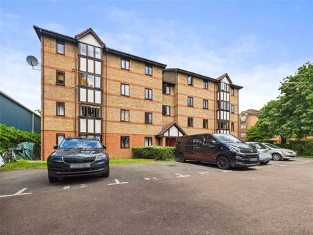 Varsity Drive, Twickenham, Middlesex, TW1 - Photo 3