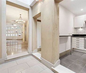 A stunning newly re-decorated ground floor garden flat on Filmer road in Fulham. - Photo 2