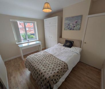 5 bedroom semi-detached house to rent - Photo 6