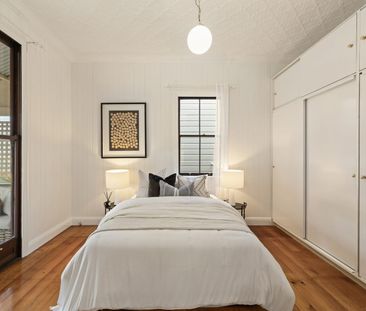 Welcome Home to Character, Comfort & Convenience - Photo 2