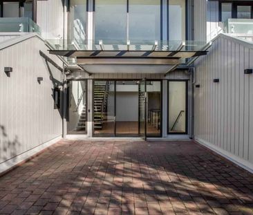 Modern One-Bedroom Apartment with Great Amenities - Photo 2