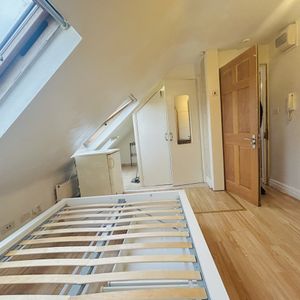 Room in a Shared House, Selborne Gardens, NW4 - Photo 3