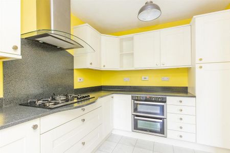4 bedroom detached house to rent - Photo 4