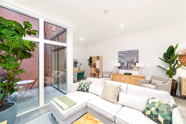 Penrose Mews, Bishops Park, SW6, London - Photo 1