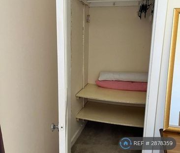 3 bedroom flat to rent - Photo 5