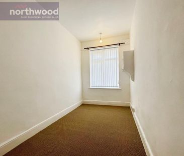 4 bedroom semi-detached house to rent - Photo 5