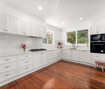 Large Renovated Five Bedroom Family Home - Photo 4