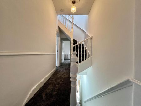 4 bedroom flat to rent - Photo 4
