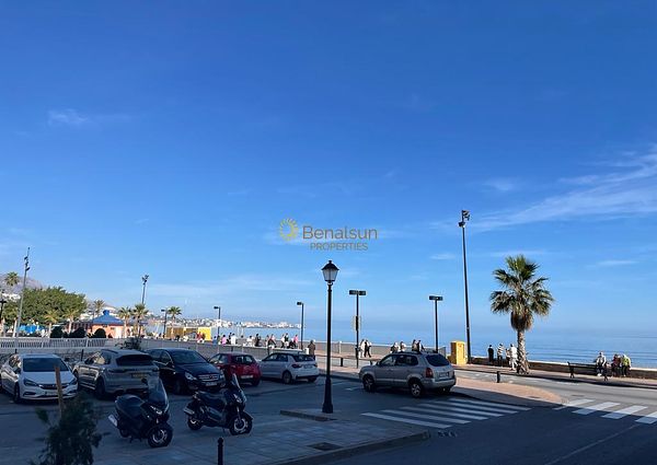 Mid-season . for rent until 31.5.2024 Nice apartment on the 1st line of the beach in Fuengirola
