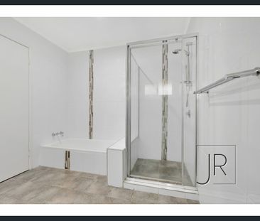 Thoughtfully renovated first floor apartment on Chevron Island - Photo 5