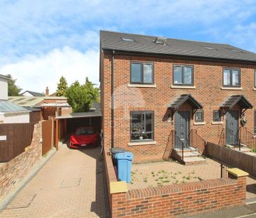 4 bedroom semi-detached house to rent - Photo 6