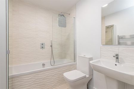 2 bed Apartment To Let - Photo 4