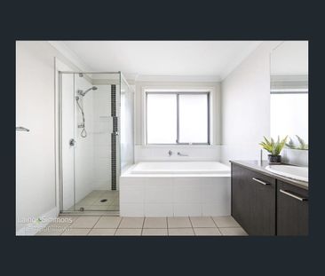 Fantastic Five Bedroom Home - Photo 6