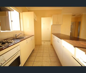 Large, Bright & Spacious 2 Bedder - Photo 3