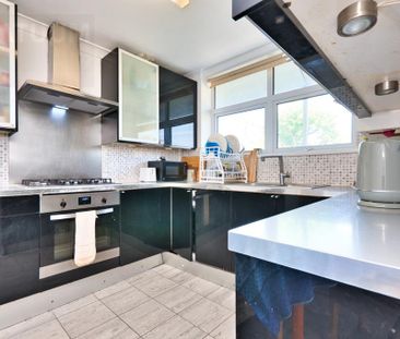 1 bedroom in a flat share to rent - Photo 3