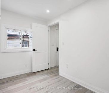 8 MERCHISON AVENUE - Photo 1