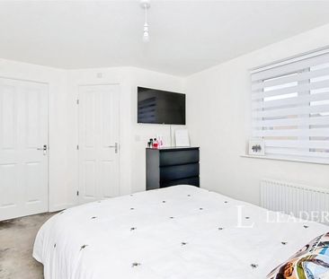 3 bedroom house to rent Ash Close, Yaxley, PE7 - Photo 2