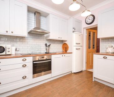 3 bedroom end of terrace house to rent - Photo 5