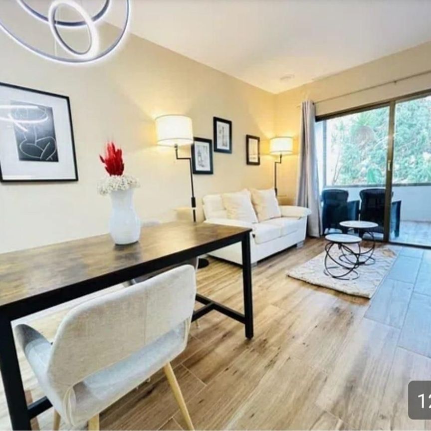 Alquiler de piso en Calle Londres - Photo 1