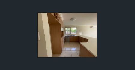 Spacious 4-bed family home + yard in the heart of Coomera - Photo 2